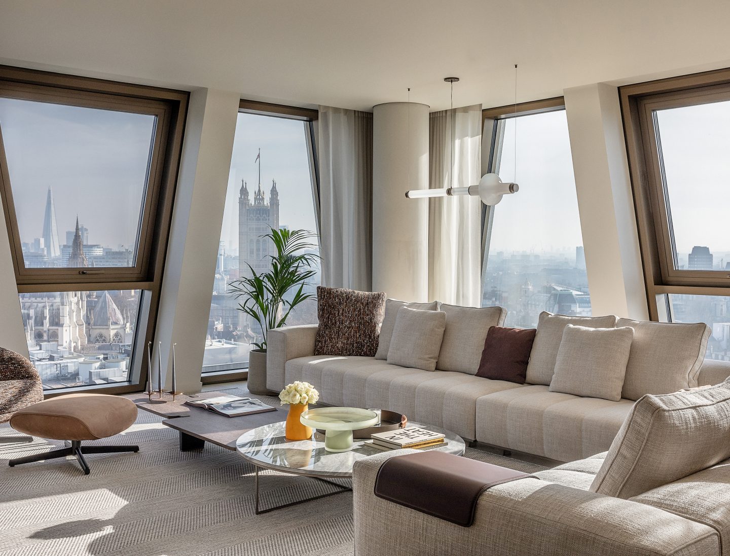 Northacre-The-Broadway-Minotti-Penthouse-freya@luxurymarketinghouse.com_WARM_warm_HR-18-copy-1440x1097